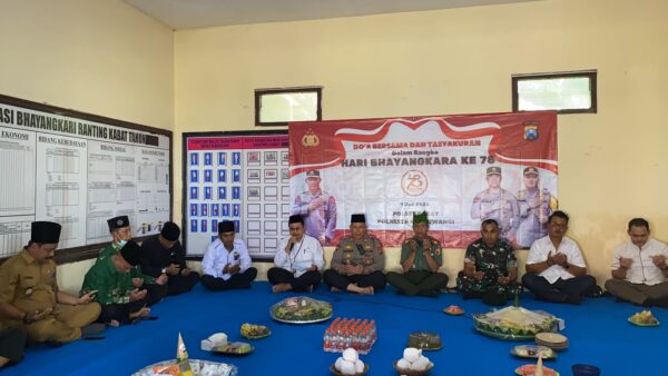 Polsek Kabat Polresta Banyuwangi Adakan Doa Bersama Dan Tasyakuran Untuk