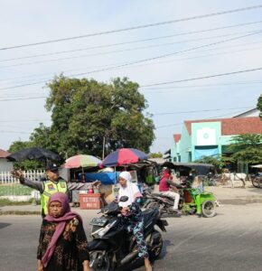 Polsek Kragan Wujudkan Pelayanan Prima melalui Gatur Pagi di Pasar Tradisional Kragan