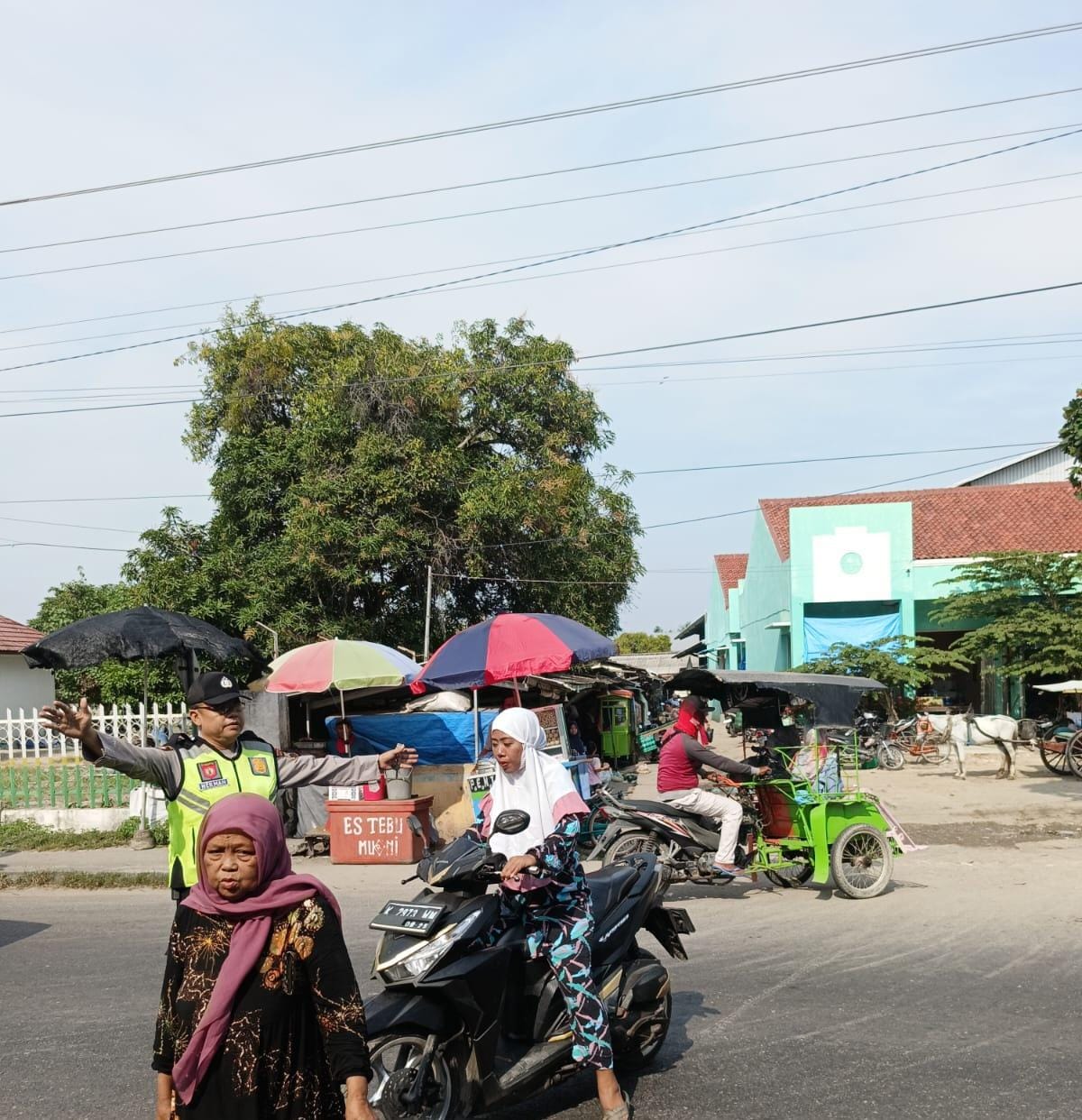 Polsek Kragan Wujudkan Pelayanan Prima Melalui Gatur Pagi Di Pasar