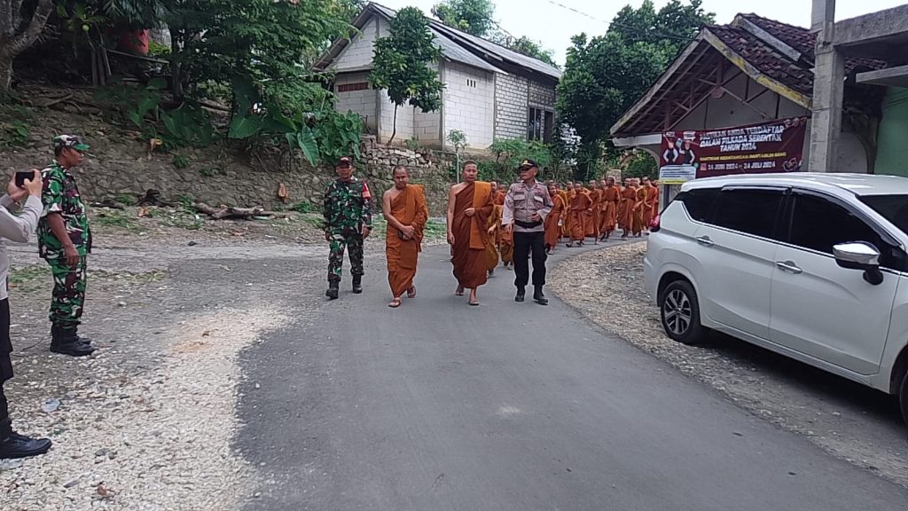 Polsek Lasem Amankan Arak – Arakan Rupang Budha dan Puja Bakti Peringatan Hari ASADHA