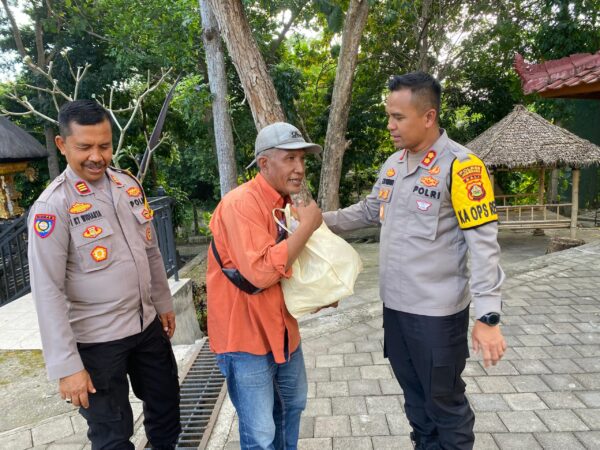 Program Minggu Kasih: Kapolres Jembrana Berbagi Kebahagiaan Dengan Masyarakat