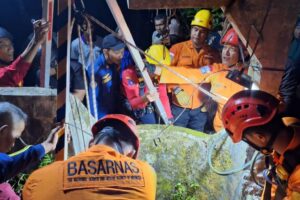 Seorang Wanita di Banyumas Tewas Tercebur Sumur, Evakuasinya Berjam-jam