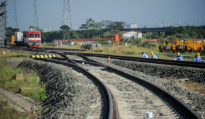 Aduh, Puluhan Paku Pengait Bantalan Rel Kereta Api di Pekalongan Hilang