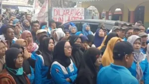 Ratusan Buruh Demo Pabrik Tekstil di Pekalongan usai di PHK Sepihak Tanpa Gaji