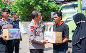 Kapolda Jateng Kunjungi Batang: Bantuan Semen, Trauma Healing, dan Dapur Umum untuk Korban Gempa