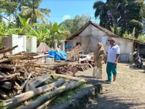 Rumah Janda di Benculuk Banyuwangi Ambruk Diterjang Angin Kencang, Tiga Penghuni Selamat