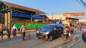 Polres Banjarnegara Tingkatkan Keamanan Jalan dengan Pengaturan Lalu Lintas Pagi Hari