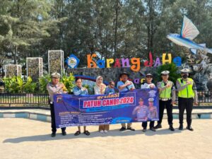 Sambangi Obyek Wisata Karangjahe Beach, Satlantas Polres Rembang Sosialisasikan Ops Patuh Candi 2024