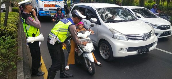 Satgas 1 Edukasi Pengendara Di Jembrana Untuk Kurangi Kecelakaan Lalu