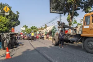 Satu Orang Tewas dalam Tabrakan Beruntun di Traffic Light Kaliwungu