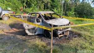 Sebuah Mobil Misterius Terbakar di Sukorejo Kendal