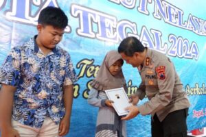 Sedekah Laut Nelayan Tegal, Kapolda Jateng Berikan Santunan