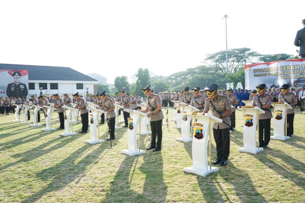 Sertijab 15 Kapolres Baru, Kapolda Jateng: “Fokus pada Tugas, Bukan Euforia”