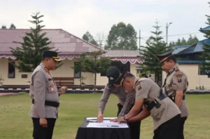 Upacara Sertijab Pejabat Utama Polres Dipimpin oleh Kapolres Humbahas