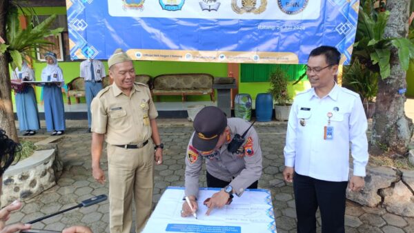 Sinergi Kepolisian, Bnnk, Dan Guru Di Batang Edukasi Bahaya Narkoba