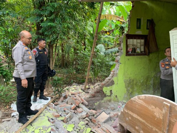 Sinergi Tni/polri Dan Bpbd: Evakuasi Korban Gempa Batang Berlangsung Sigap