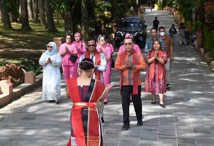 Sipinsur Jadi Saksi Keberhasilan Pesona Humbahas Festival Vocal Trio Se Kawasan