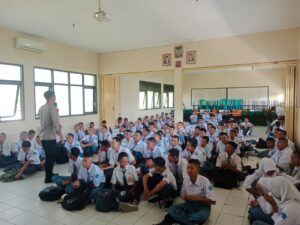 Stop Bullying dan Pemberian Materi Wawasan Kebangsaan Kepada Siswa SMK Al – Mubaarok Oleh Sat Binmas Polres Rembang