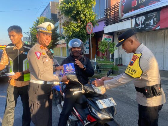 Operasi Patuh Candi 2024: Polres Banjarnegara Sosialiasi Tertib Lalu Lintas Pada Masyarakat