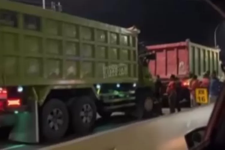 Kecelakaan Beruntun Lur, Truk vs Truk di Depan SPBU Pudak Payung Semarang