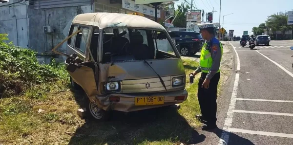 Tiga Kendaraan Terlibat Kecelakaan Beruntun Di Jalan Kedayunan Banyuwangi