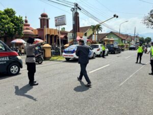 Patroli Polres Banjarnegara Jamin Keamanan Saat Ibadah