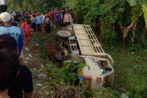 Truk Pengangkut Puluhan Buruh Tani Terjungkal di Demak saat Mundur di Jalan Sempit