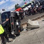 Turunan Depan Exit Tol Bawen Kabupaten Semarang Bikin Celaka, Trailer