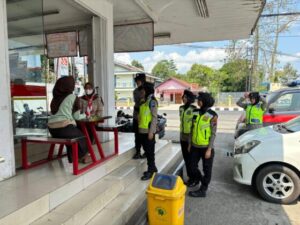 Berikan Rasa Aman Saat Masyarakat Ibadah, Polwan Polres Banjarnegara Lakukan Patroli Jumat