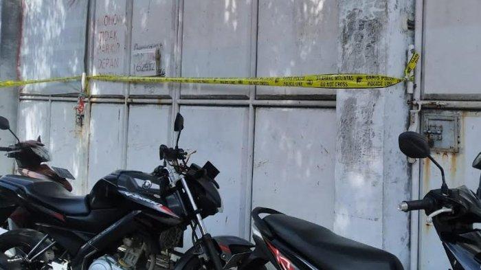 Wna Yang Digerebek Mabes Polri Diserahkan Polresta Banyuwangi Ke Petugas