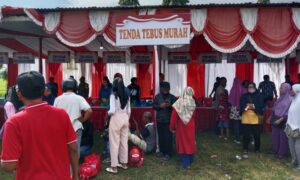 Warga Cilacap Antusias Tebus Murah Paket Sembako dari Polda Jateng