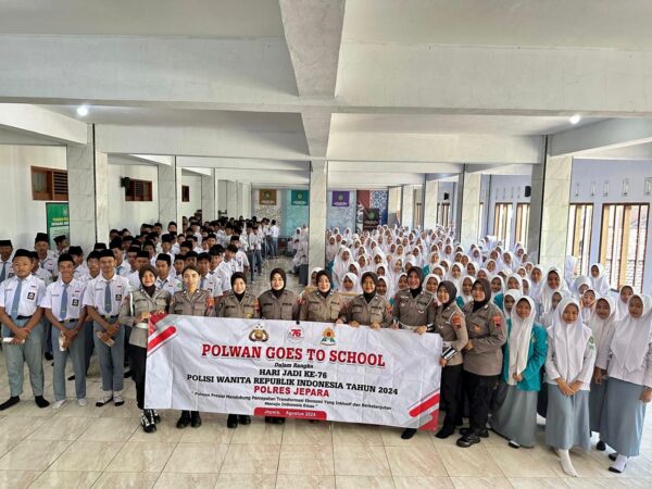 Jelang Hut Polwan Ke 76, Polwan Polres Jepara Ajak Siswa Cegah