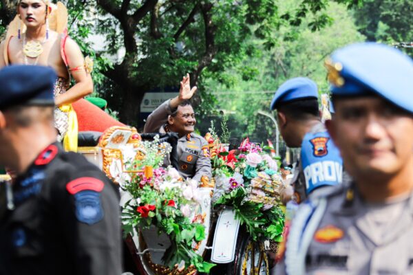 Ahmad Luthfi Dilepas Dengan Arak Arakan Penuh Haru Di Semarang