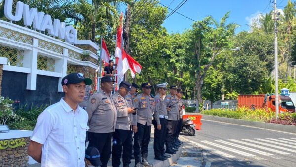 Aksi Unjuk Rasa Di Kantor Dprd; Polresta Banyuwangi Terjunkan Personil