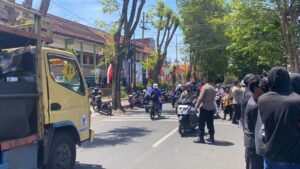 Aksi Unjuk Rasa di Kejaksaan Banyuwangi, Puluhan Personel Polisi Dikerahkan