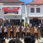 Amankan Aksi Unjuk Rasa Di Kejaksaan, Polresta Banyuwangi Turunkan Puluhan