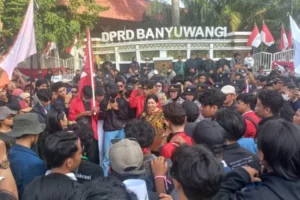 Ratusan Personel Polresta Banyuwangi Siaga Amankan Aksi Unjuk Rasa Mahasiswa