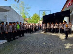 Polresta Banyuwangi Gelar Pengamanan dengan 200 Personel untuk Pendaftaran Paslon di KPU