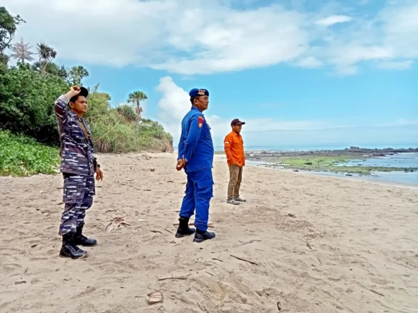 Aparat Gabungan Tni/polri Sisir Pantai Grajagan Hingga Plengkung Cari 4