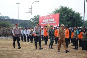 Persiapan Operasi Mantap Praja, Pj Bupati Banjarnegara Pimpin Apel Pasukan