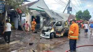 BBM Tumpah, Kebakaran Hanguskan Ruko, Pom Mini, dan Mobil di Banyuwangi