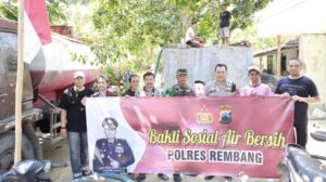 Bakti Sosial Bantuan Air Bersih, Polres Rembang Drop 5 Truk Tangki Ke Wilayah Terdampak Kekeringan