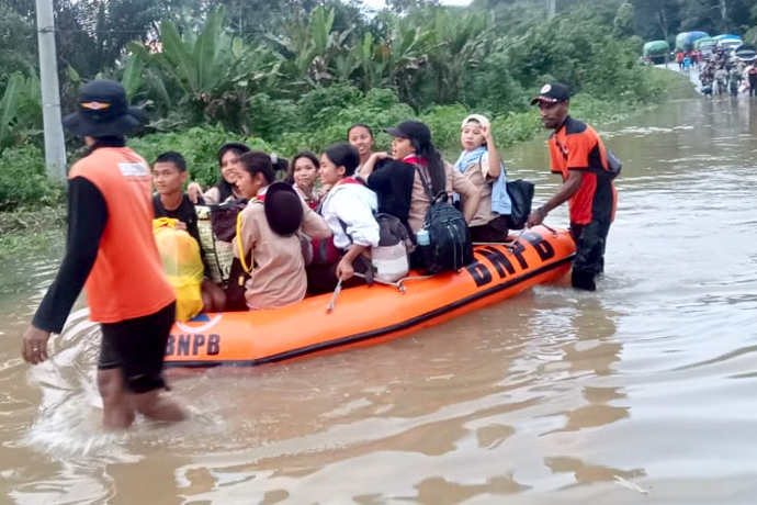 Banjir Landa Lamandau, Delapan Desa Terdampak Dan Empat Titik Jalan