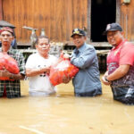 Banjir Di Lamandau, Pj Bupati Bergerak Cepat Serahkan Bantuan Kepada