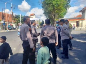 Personel Pengamanan Amankan Karnaval Merdeka 2024 di Banyuwangi, Acara Berlangsung Meriah