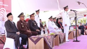 Bersama Unsur Forkopimda, Kapolres Hadir Mengikuti Upacara HUT Kemerdekaan RI ke-79 Tahun 2024 di Alun-alun Kota Rembang