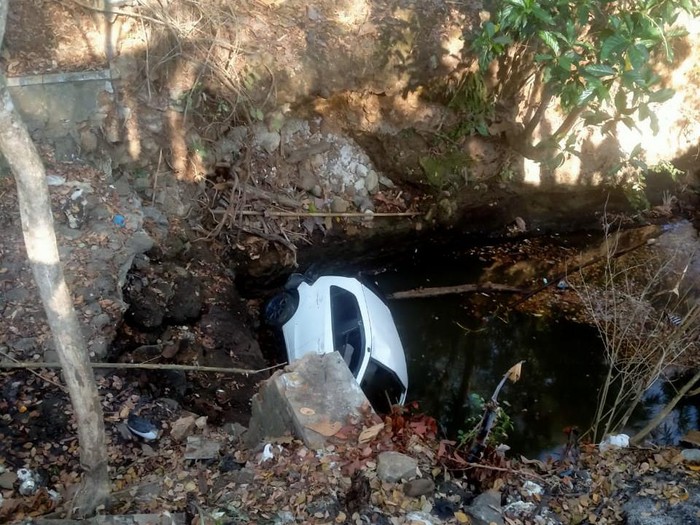 Brio Terjun Ke Sungai 8 Meter Di Sukoharjo Akibat Sopir