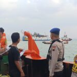 Detik Detik Terbakarnya Kapal Pesiar Di Pelabuhan Tanjung Emas Semarang