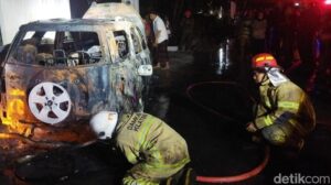 Toyota Rush Hangus Terbakar di Trucuk Klaten Diduga gegara Korsleting