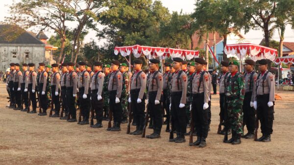 Dipimpin Kapolres Jepara, Upacara Penurunan Bendera Merah Putih Di Jepara